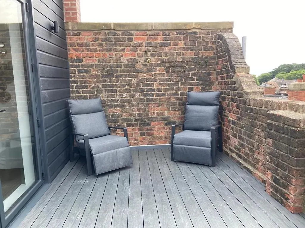 Apartment 11 Penthouse 2 Bedrooms, Sleeps 4 York